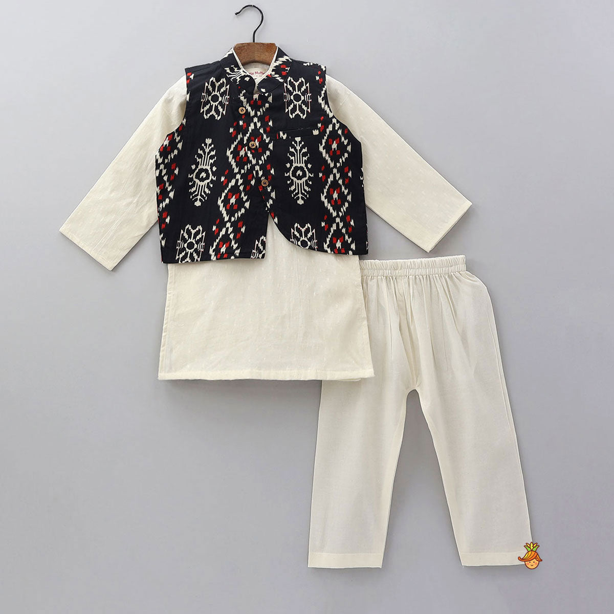 Pre Order: Pocket Detail Ethnic Kurta With Contrasting Jacket And Pyjama