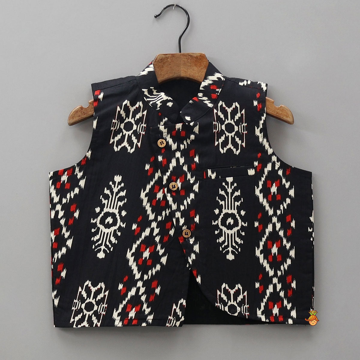 Pre Order: Pocket Detail Ethnic Kurta With Contrasting Jacket And Pyjama