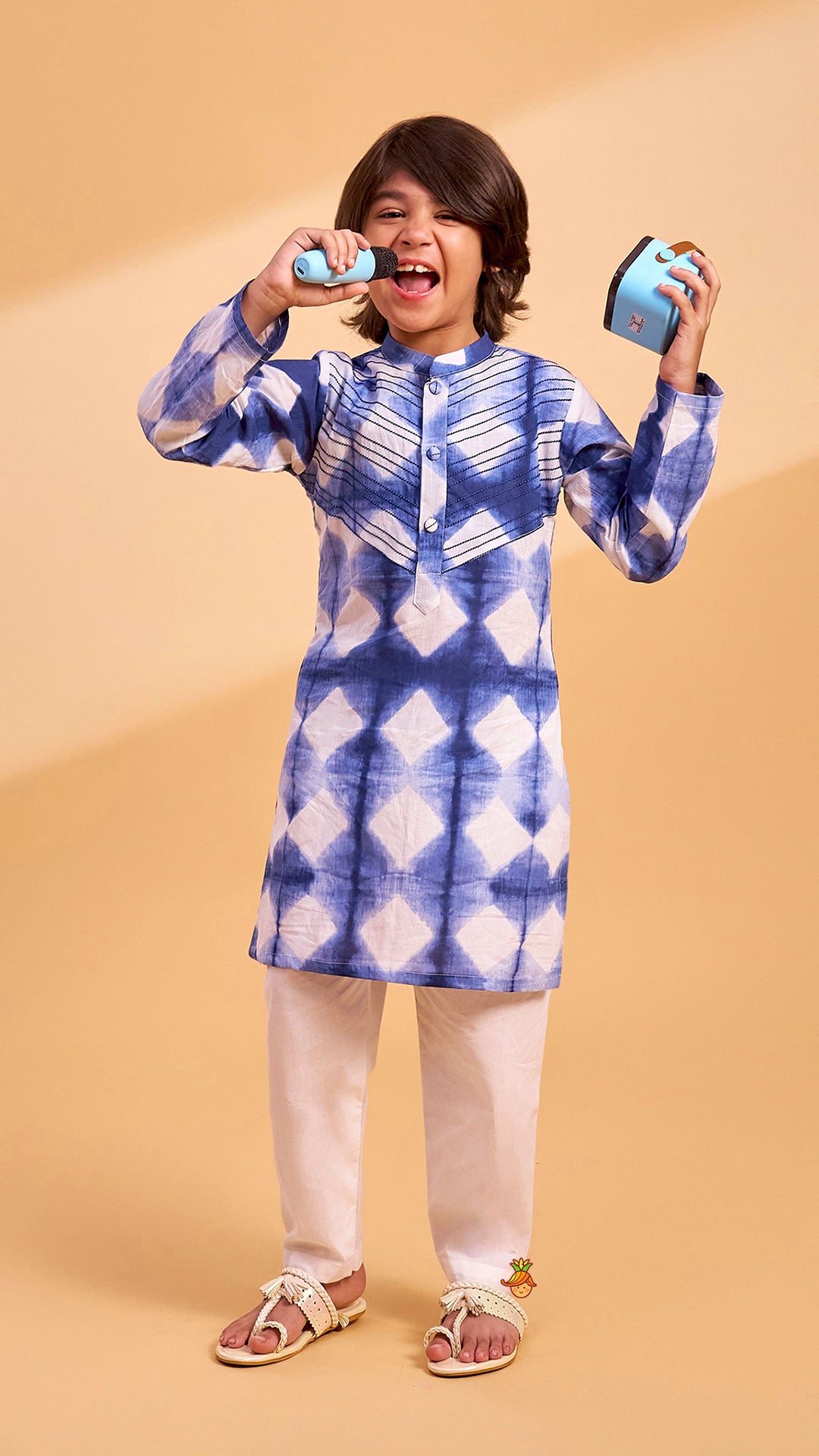 Pre Order: Thread Detailed Yoke Printed Ethnic Kurta And Pyjama
