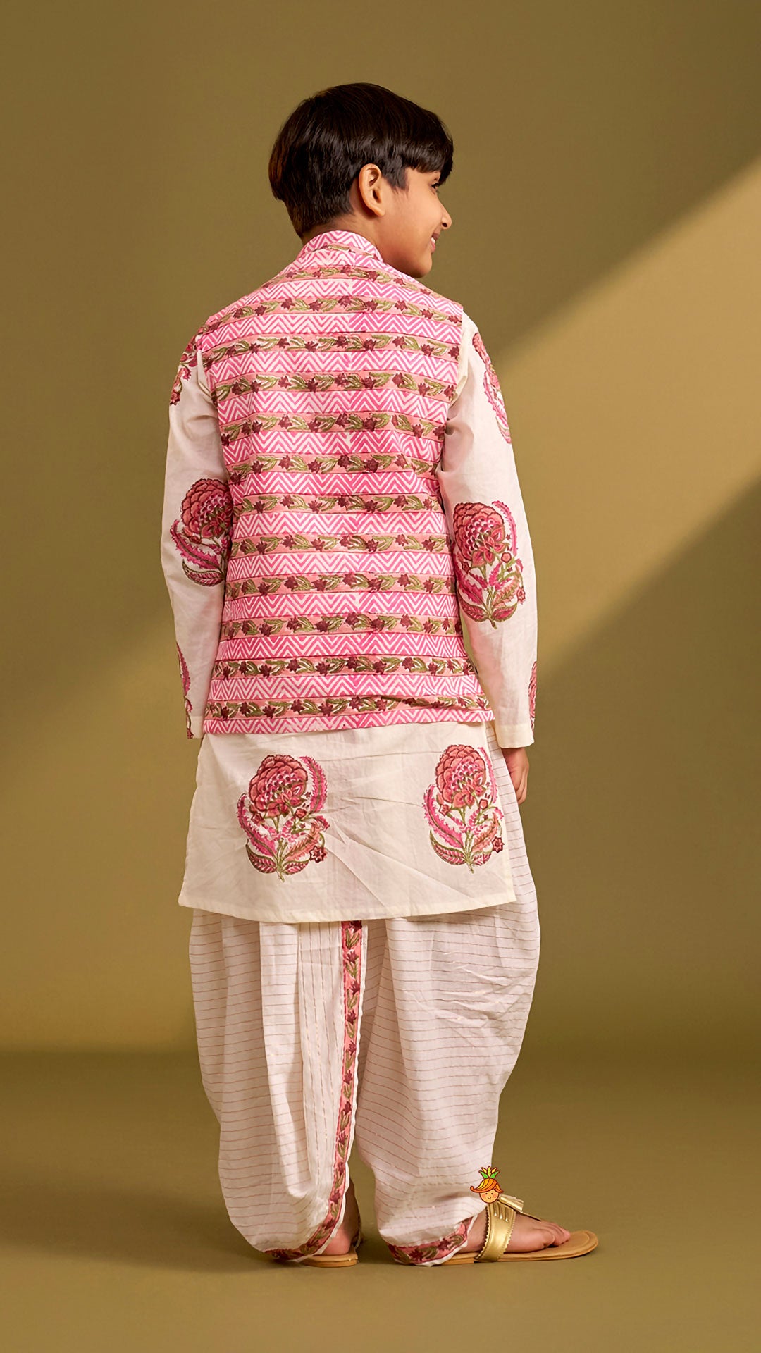 Pre Order: Ethnic Kurta And Chevron Printed Jacket With Matching Dhoti