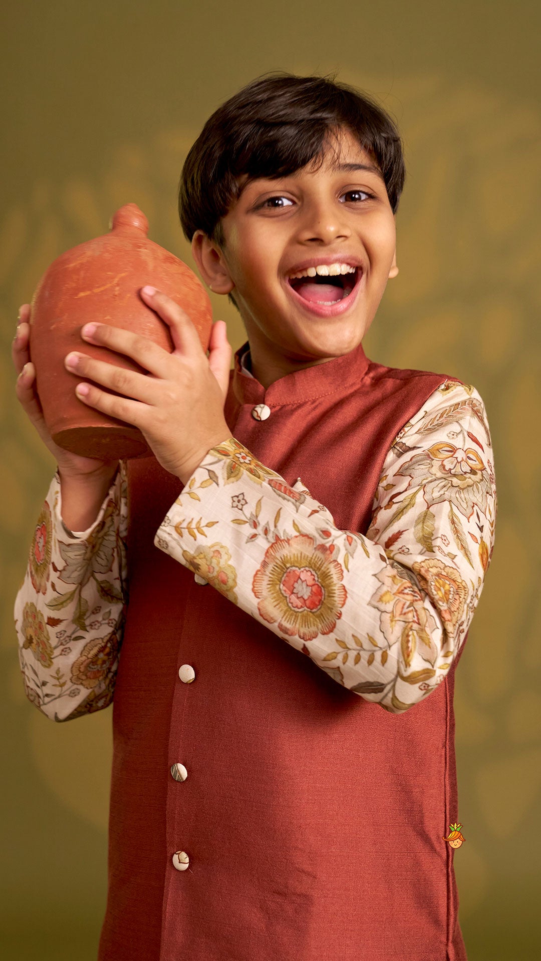 Pre Order: Printed Kurta With Asymmetric Jacket And Churidar