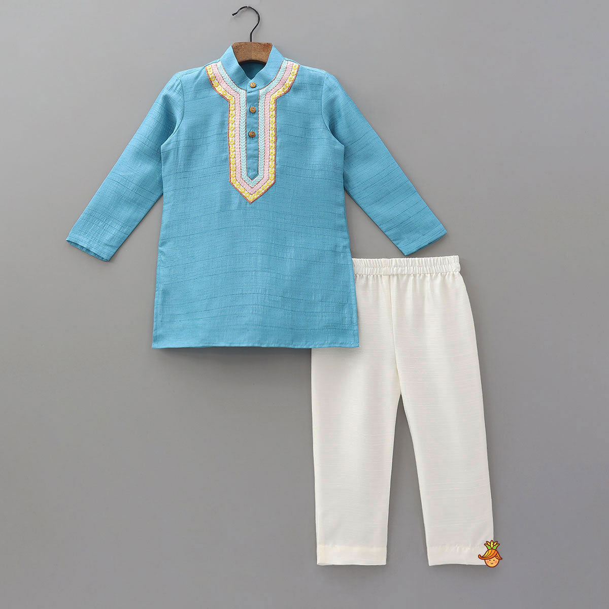 Pre Order: Thread Embroidered Faux Mirror Work Ethnic Kurta With Pyjama