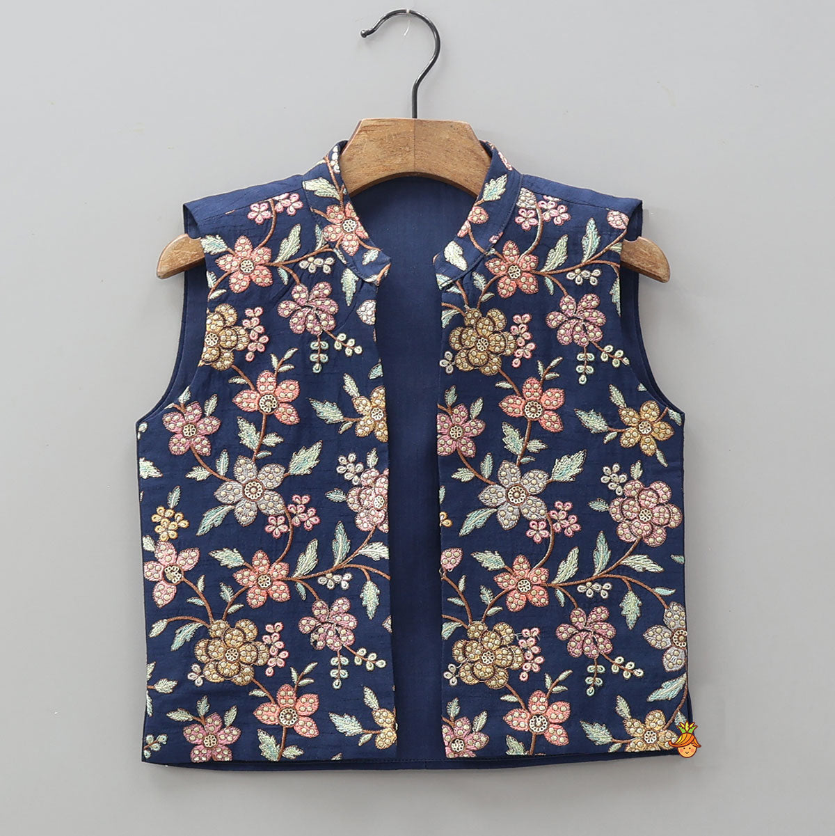 Pre Order: Ethnic Kurta With Thread Embroidered Jacket And Pyjama