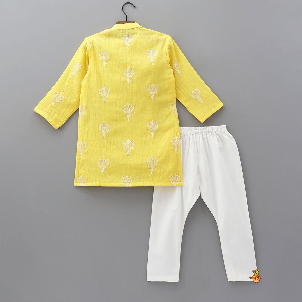 Pre Order: Embroidered Ethnic Kurta And Pyjama