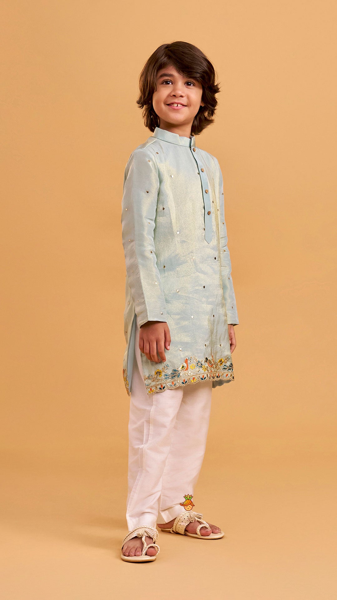 Pre Order: Vibrant Birds Embroidered Buti Detailed Kurta With Pyjama