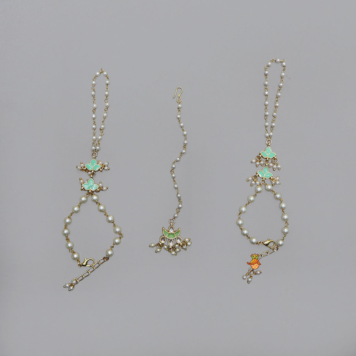 Exquisite Hand Harness Bracelet And Maang Tikka