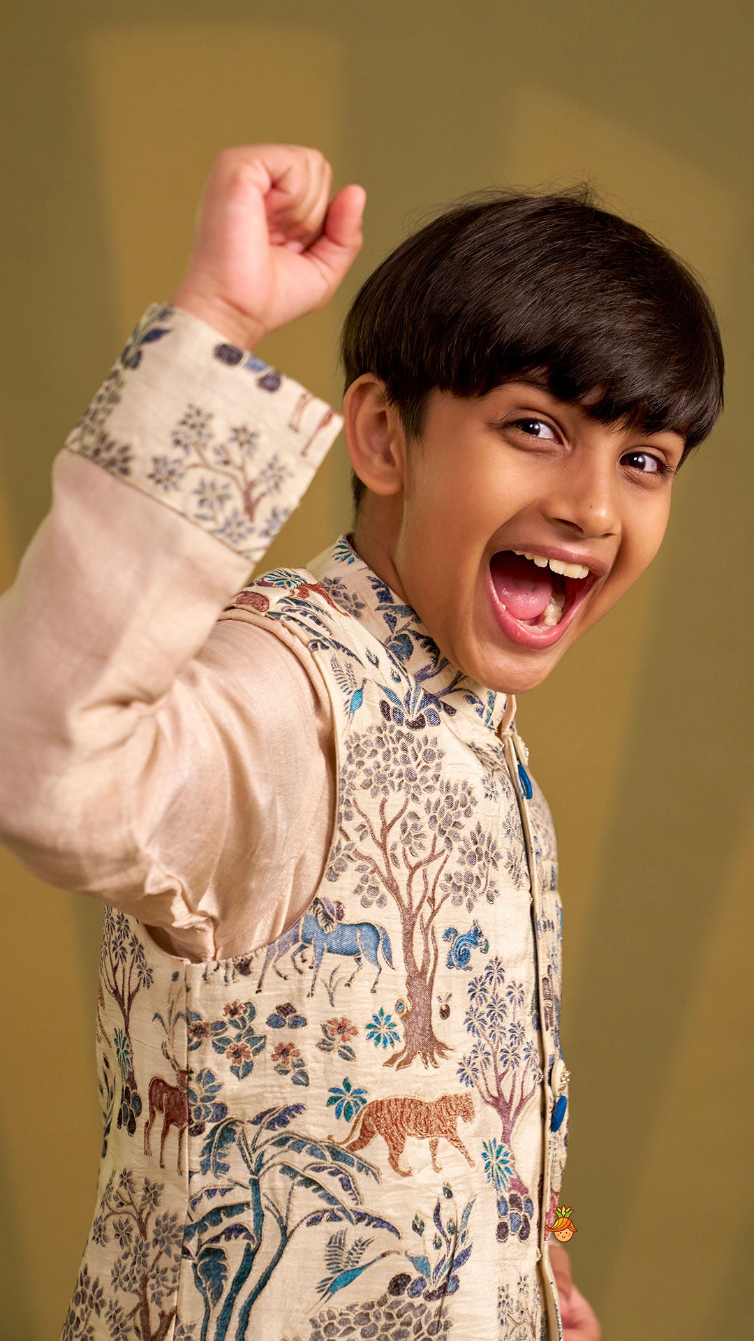 Pre Order: Ethnic Kurta With Animal Motif Jacket And Pyjama