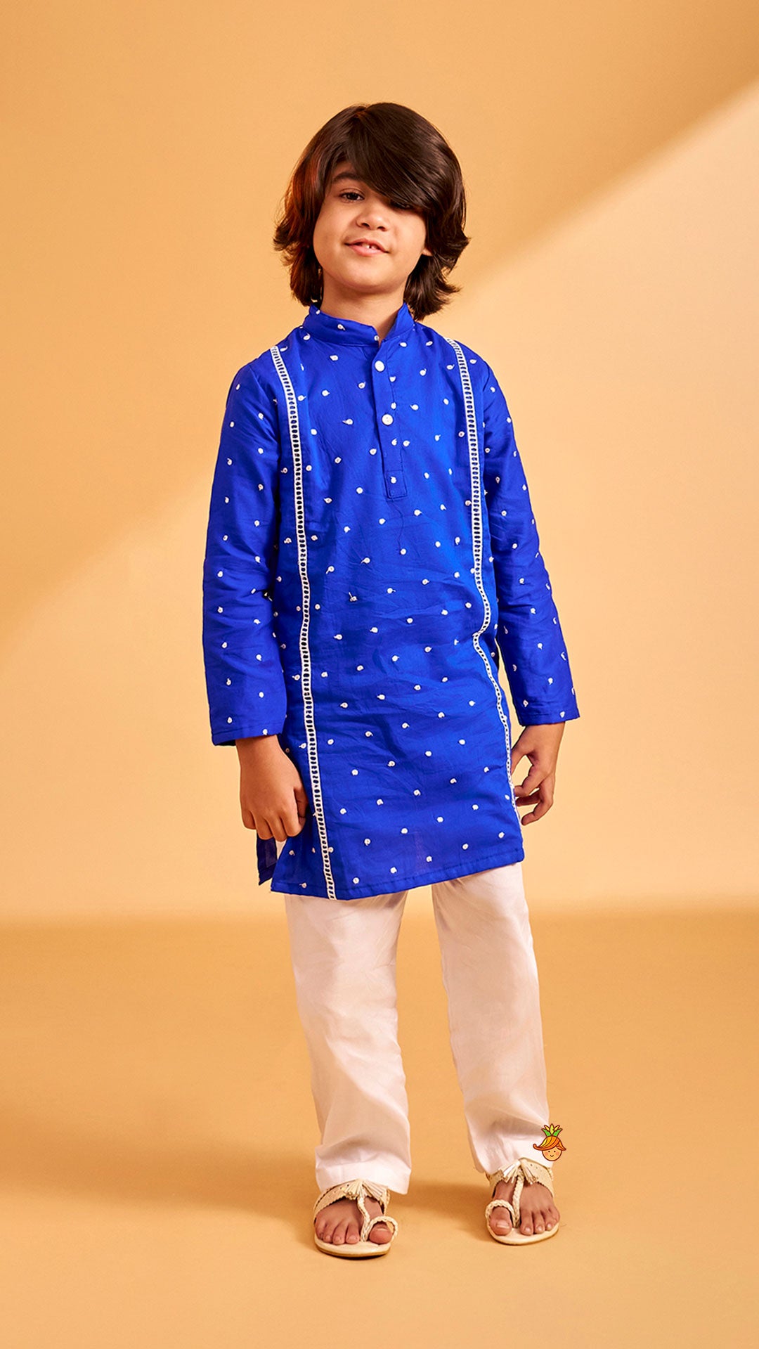 Pre Order: Booti Thread Embroidered Kurta And Pyjama