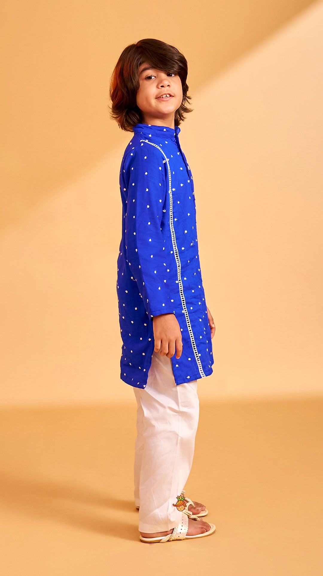 Pre Order: Booti Thread Embroidered Kurta And Pyjama
