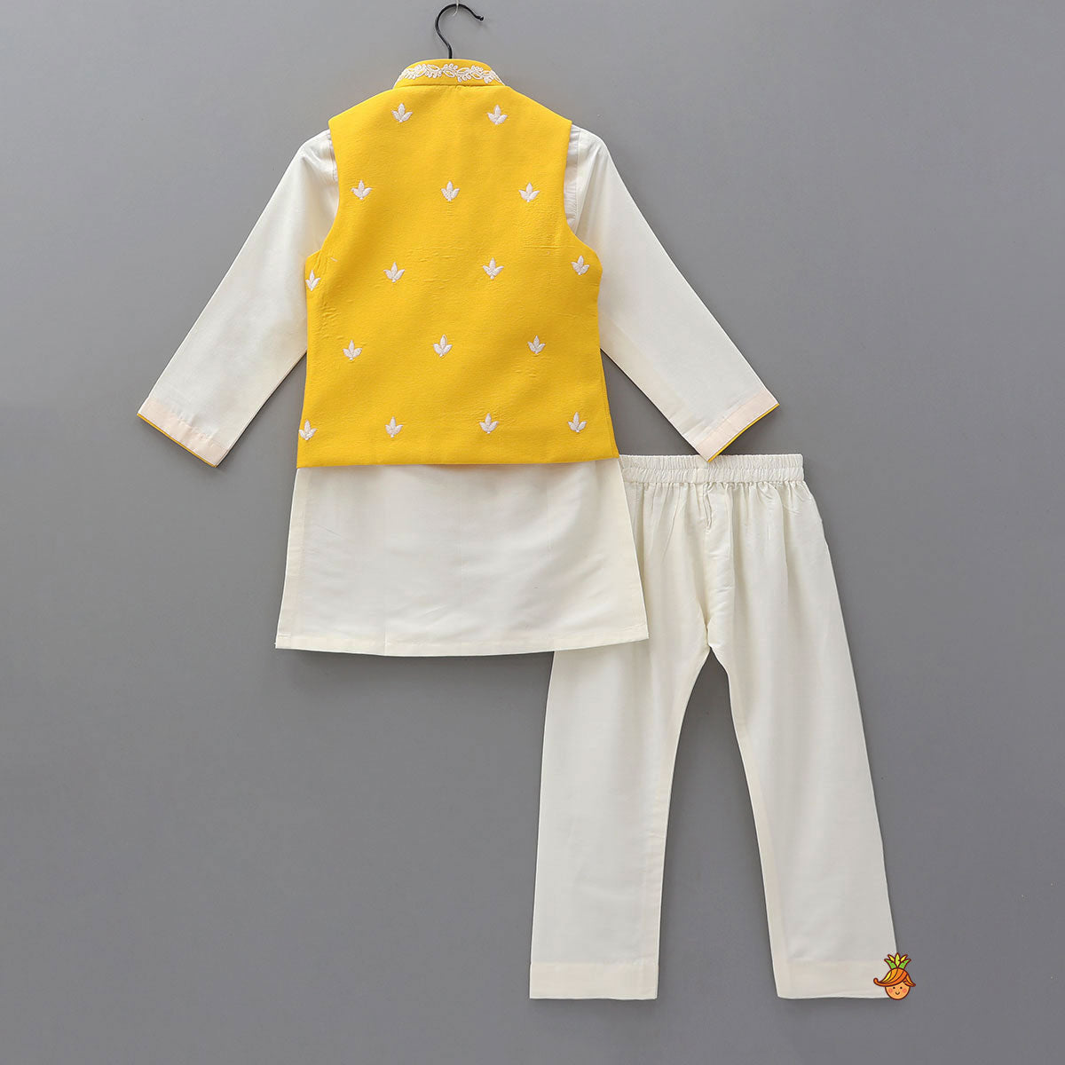 Pre Order: Ethnic Kurta With Thread Work Jacket And Pyjama