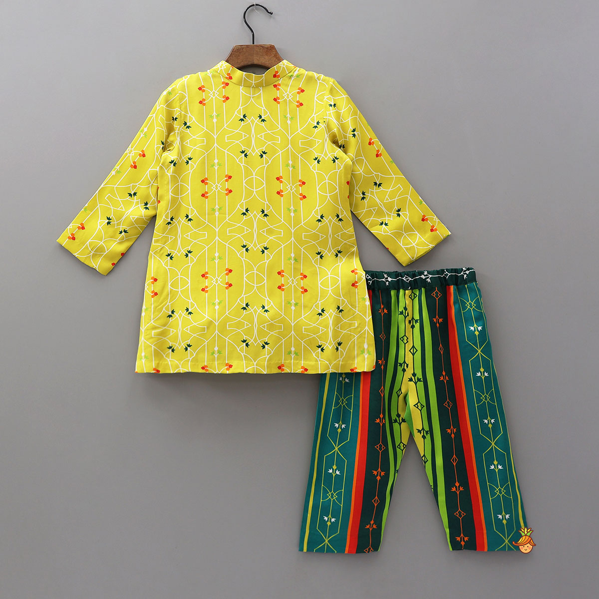 Pre Order: Front Slit Printed Kurta And Multicolour Pyjama