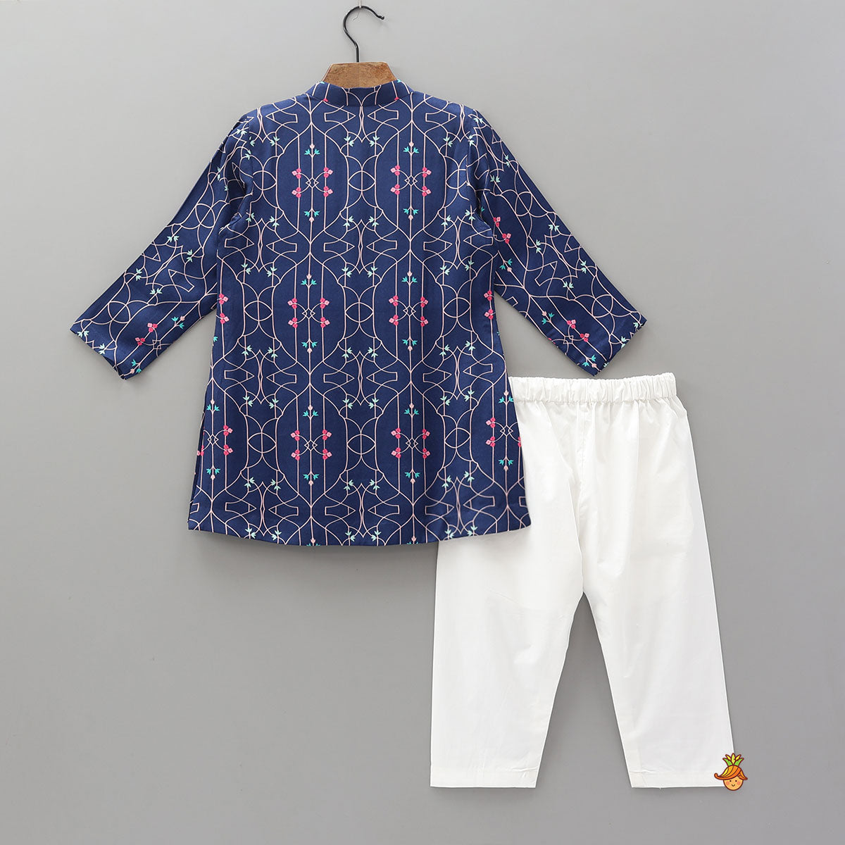 Pre Order: Floral Printed Kurta With Pocket Detail Pyjama