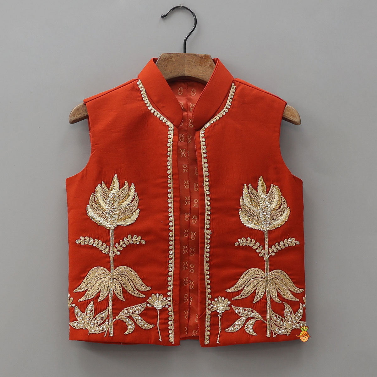 Pre Order: Ethnic Kurta With Front-Open Jacket And Churidar