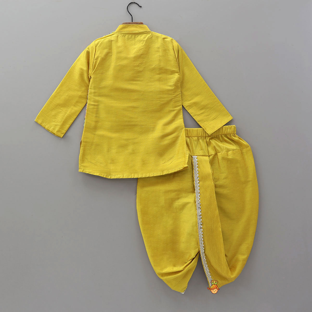 Pre Order: Kurta With Printed Attached Flap And Dhoti