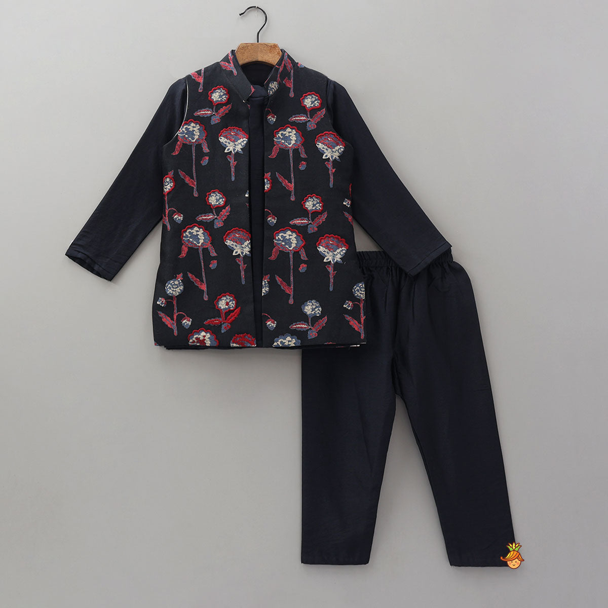 Pre Order: Ethnic Kurta With Thread Work Jacket And Pyjama