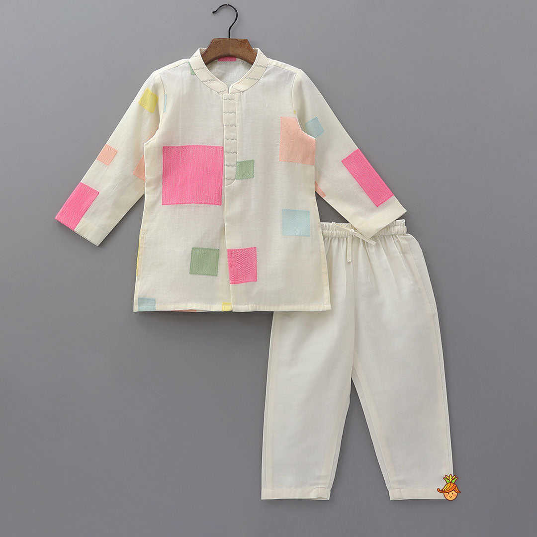 Pre Order: Geometric Embroidered Kurta With Pyjama