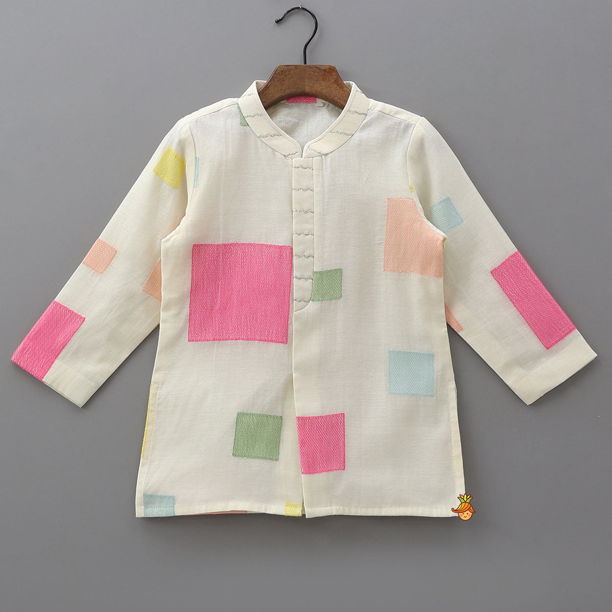 Pre Order: Geometric Embroidered Kurta With Pyjama