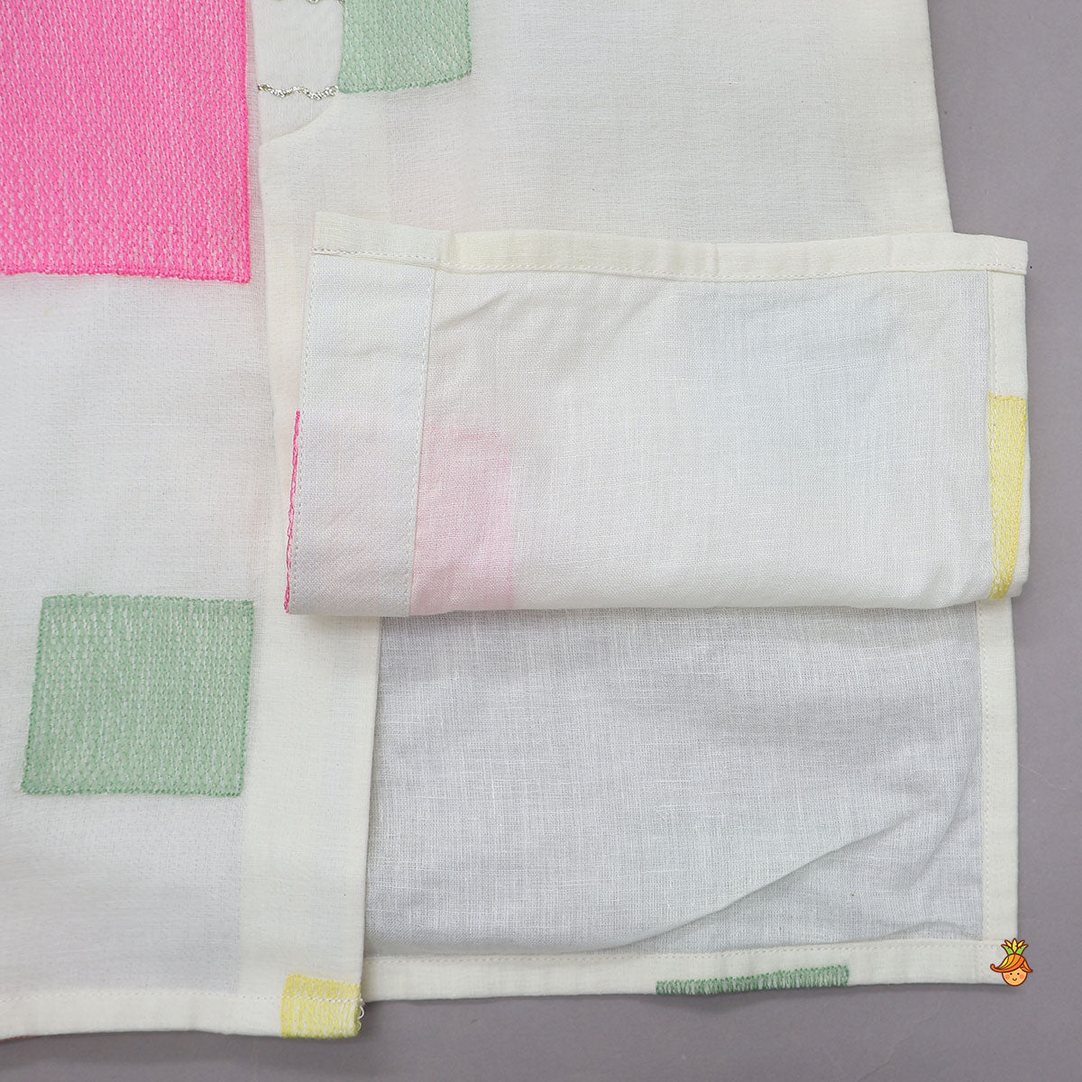 Pre Order: Geometric Embroidered Kurta With Pyjama