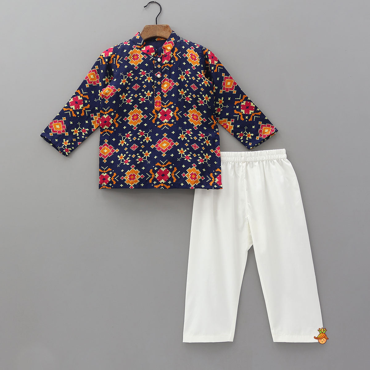 Pre Order: Geometric Printed Kurta With Open Jacket And Pyjama
