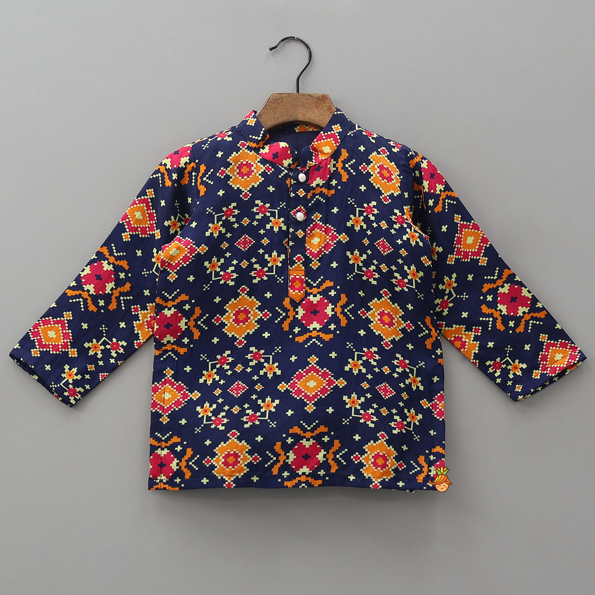 Pre Order: Geometric Printed Kurta With Open Jacket And Pyjama