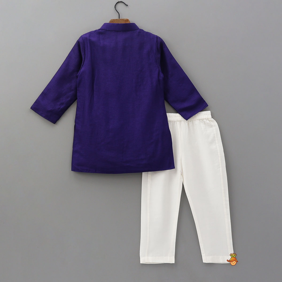 Pre Order: Leaf Motif Embroidered Kurta And Pyjama