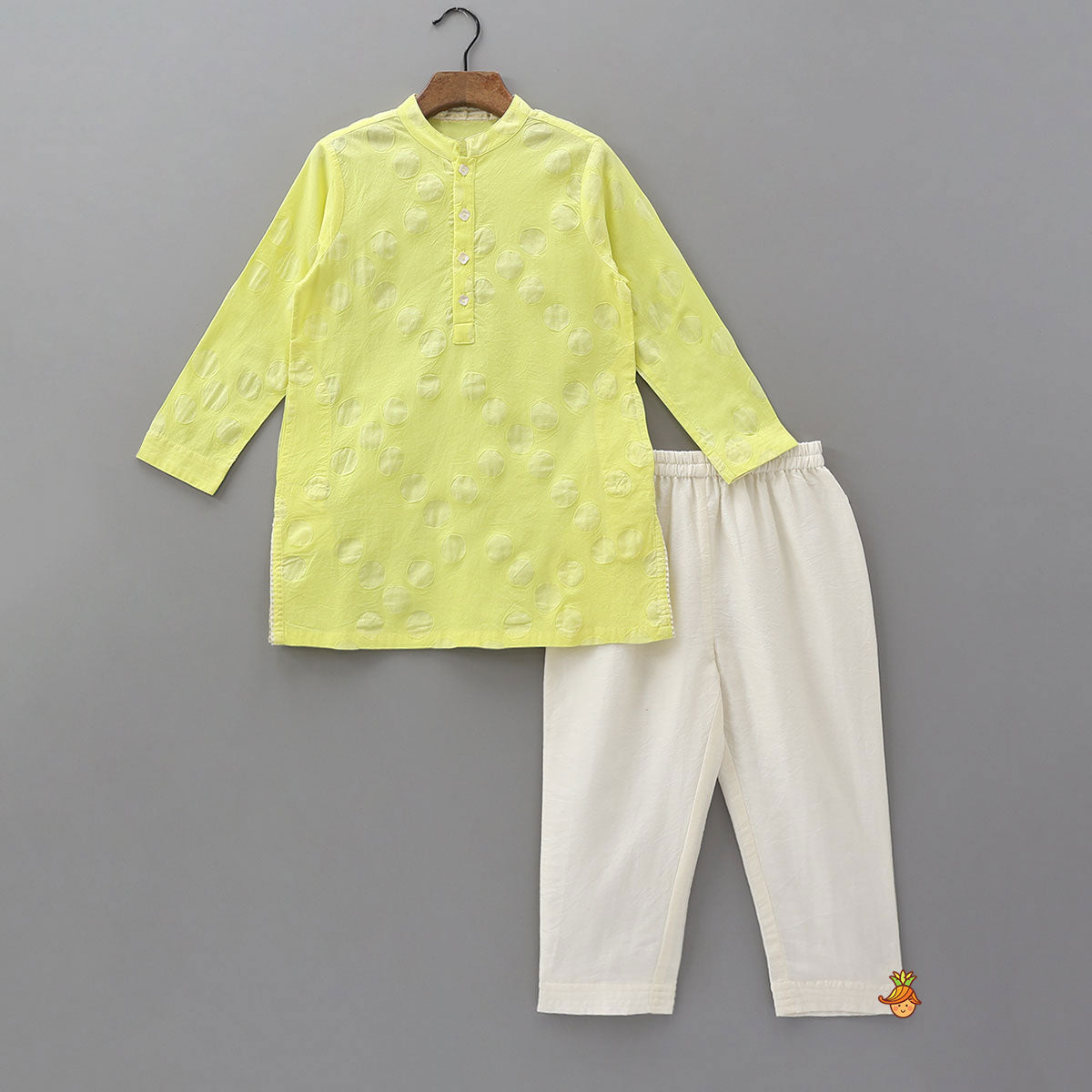 Pre Order: Embossed Circular Pattern Kurta And Pyjama