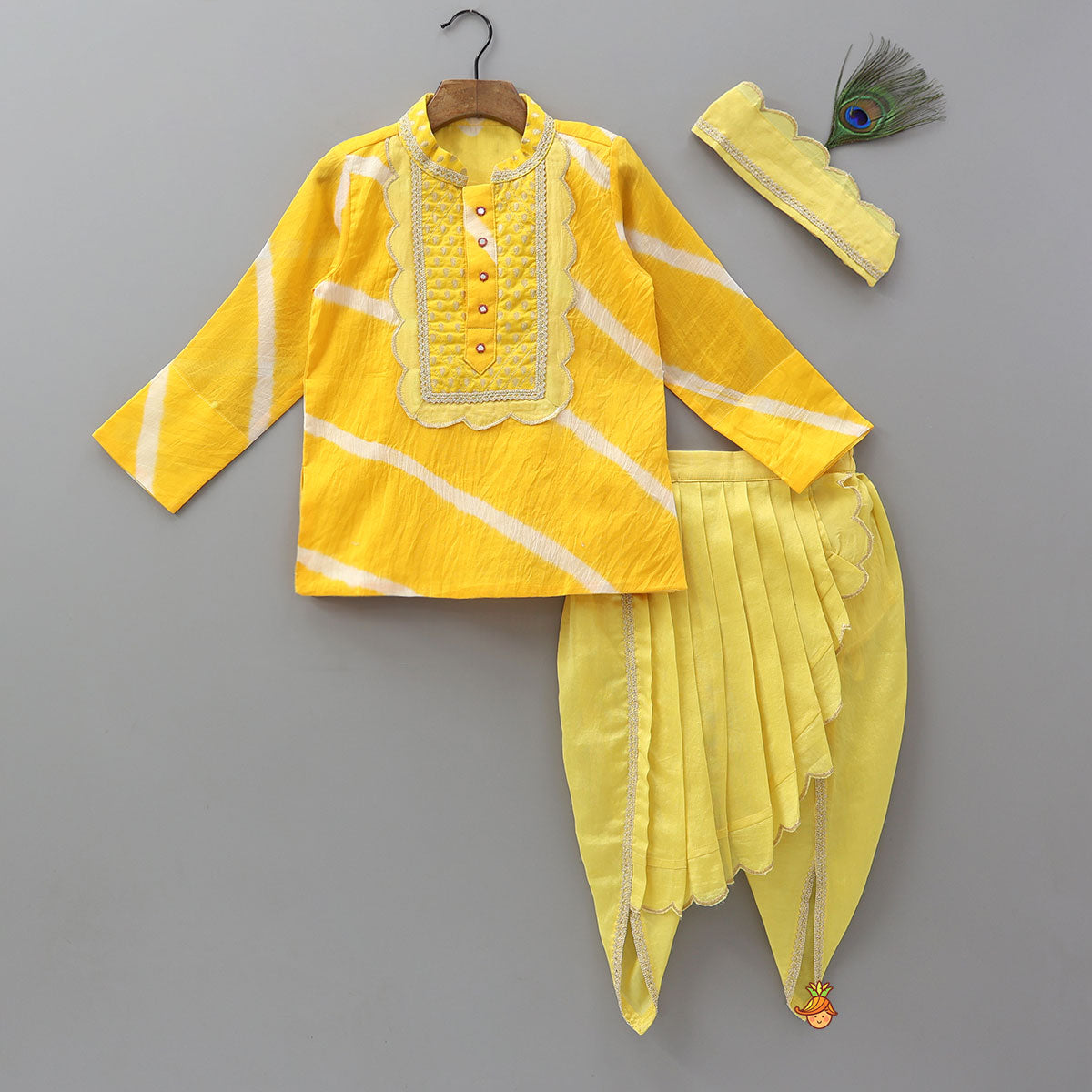 Pre Order: Scallop Designed Kurta And Pleated Dhoti With Mukut