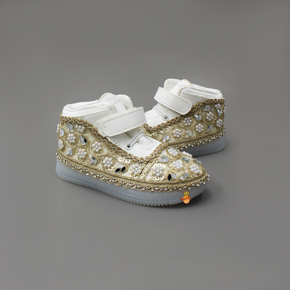 Fashionable Hand Embroidered Lace Shoes
