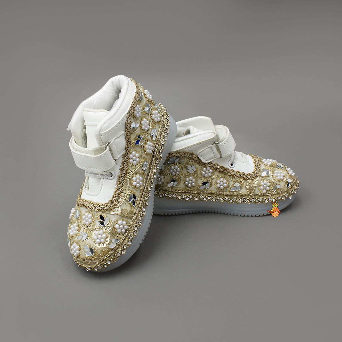 Fashionable Hand Embroidered Lace Shoes