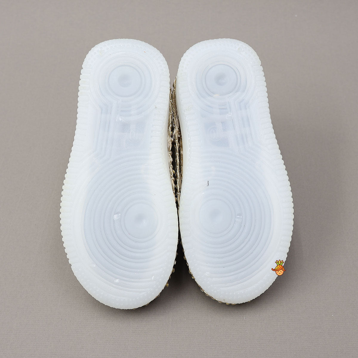 Fashionable Hand Embroidered Lace Shoes