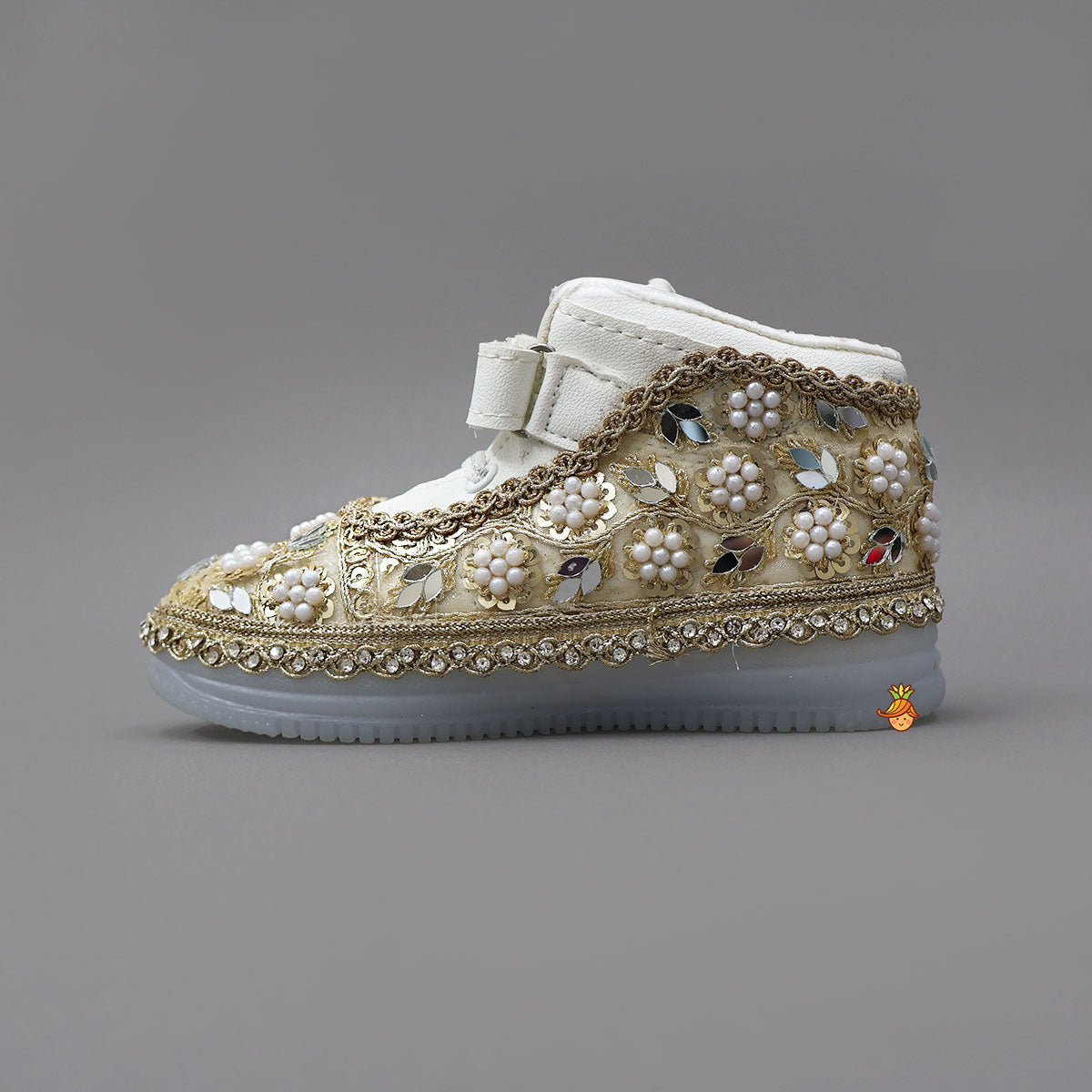 Fashionable Hand Embroidered Lace Shoes