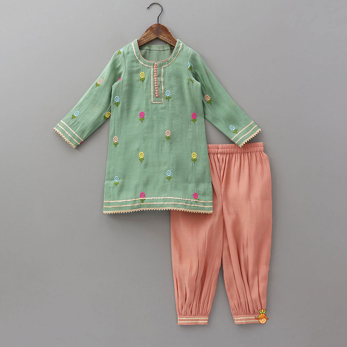 Pre Order: Potli Button Detailed Kurti And Pant With Dupatta