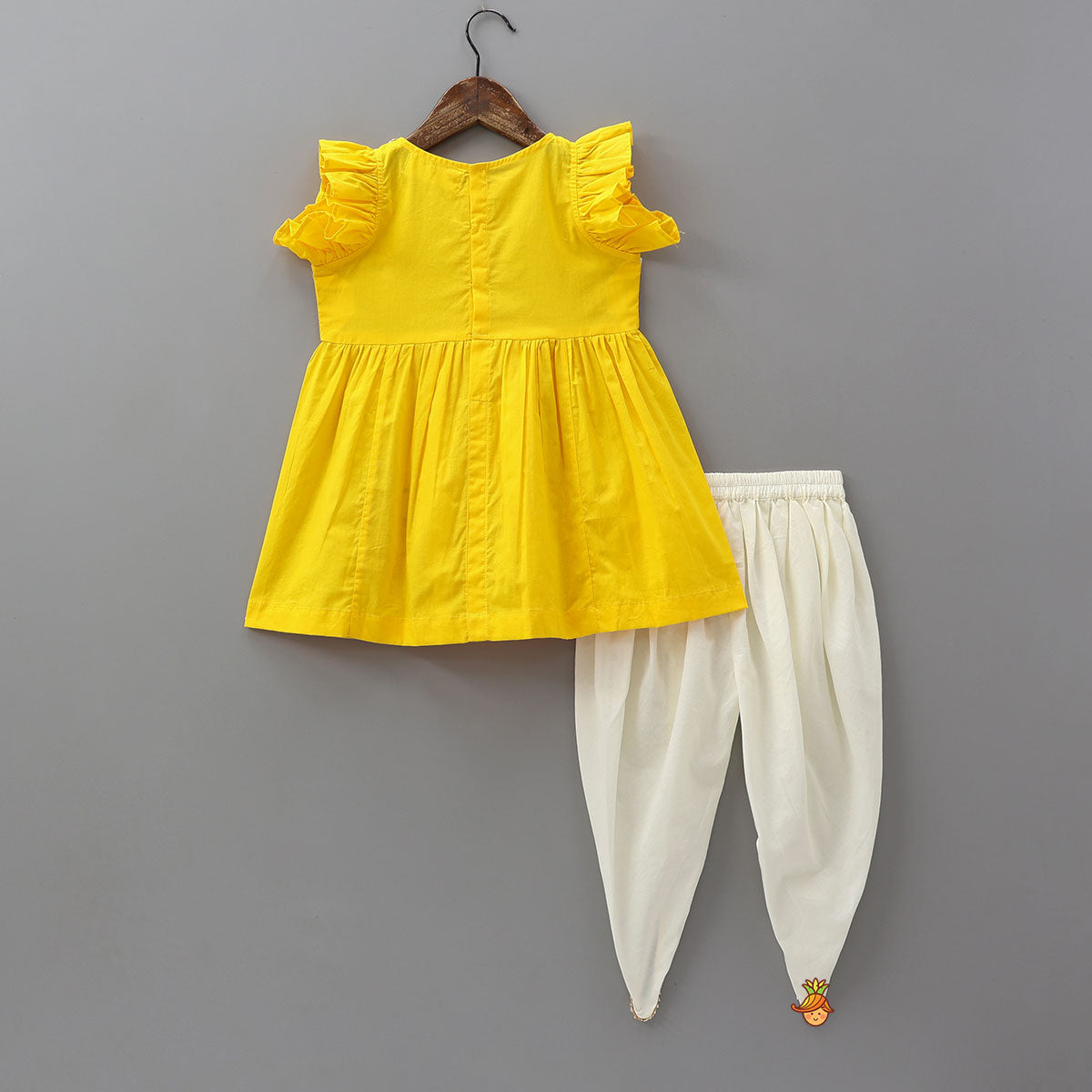 Ganesh Motif Embroidered Kurti And Dhoti