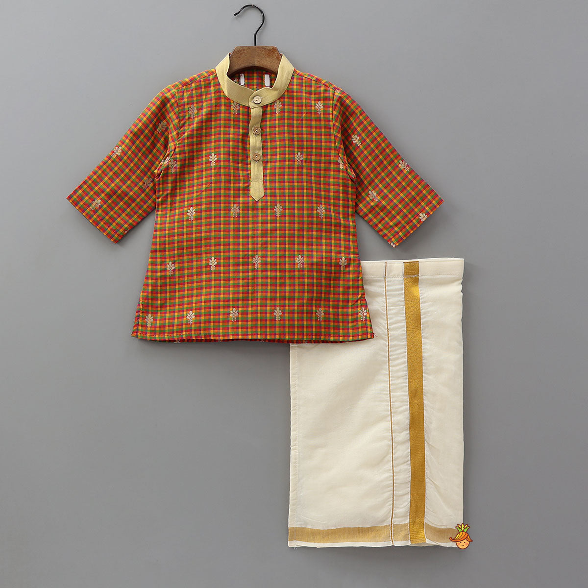 Pre Order: Traditional Checks Kurta And Lungi
