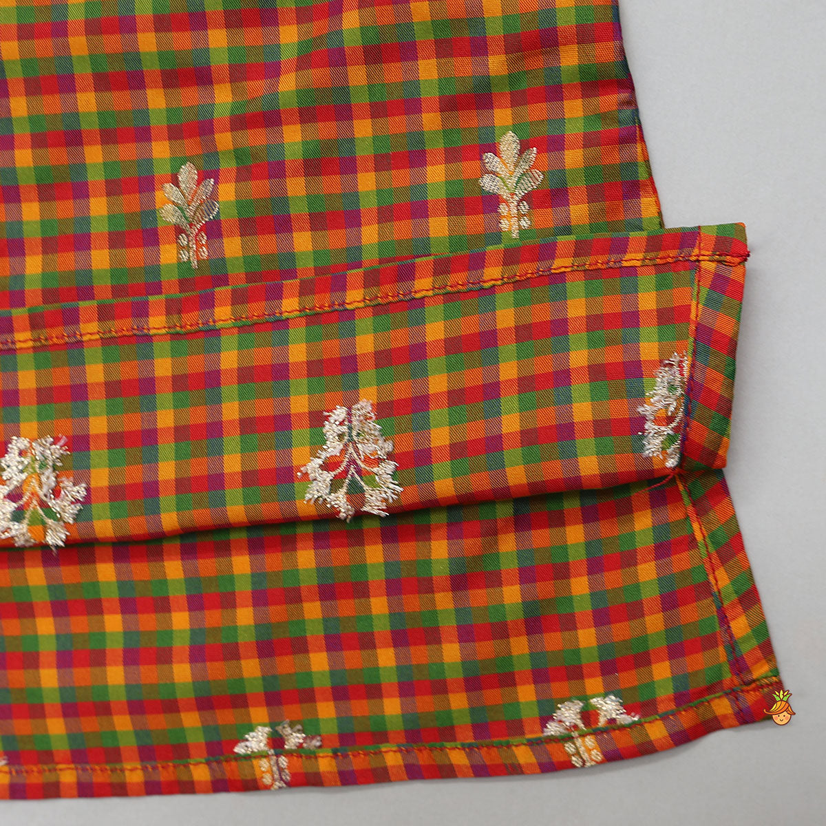 Pre Order: Traditional Checks Kurta And Lungi
