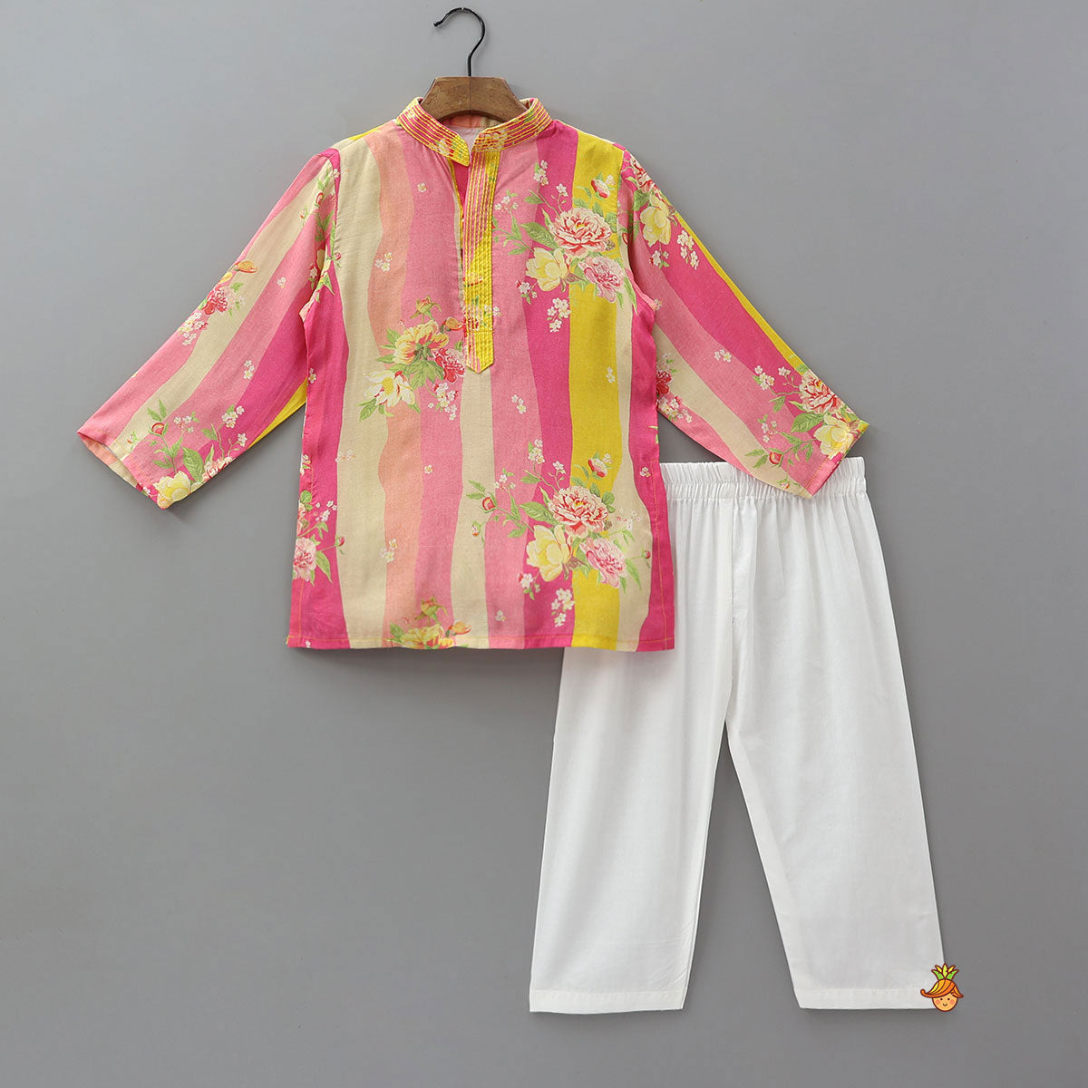 Pre Order: Classic Floral Printed Kurta And Pyjama