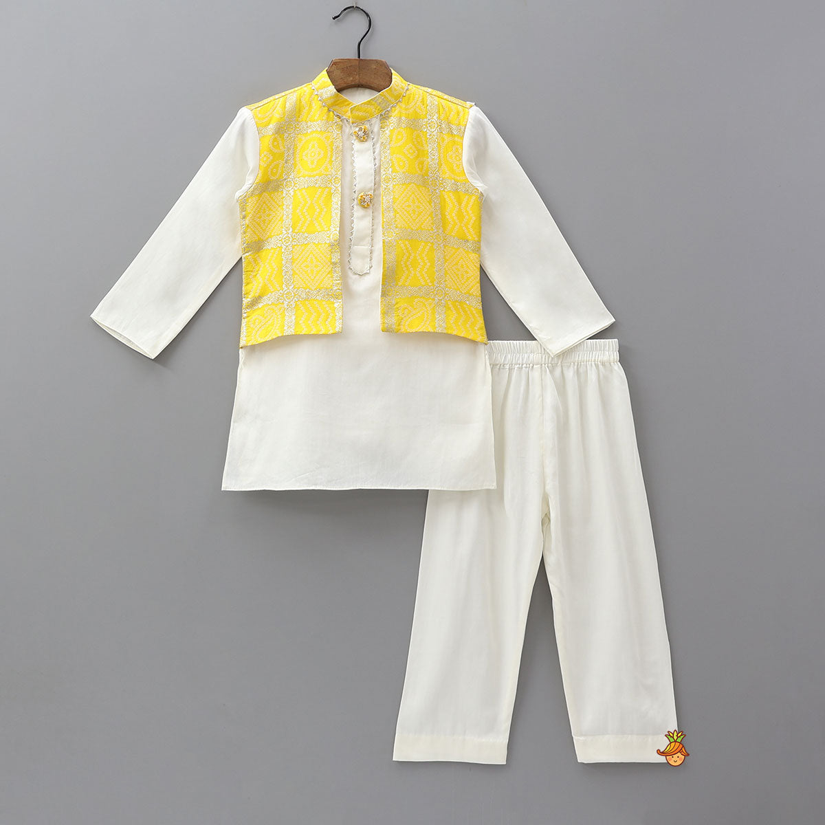 Pre Order: Contrasting Faux Jacket Style Ethnic Kurta With Pyjama