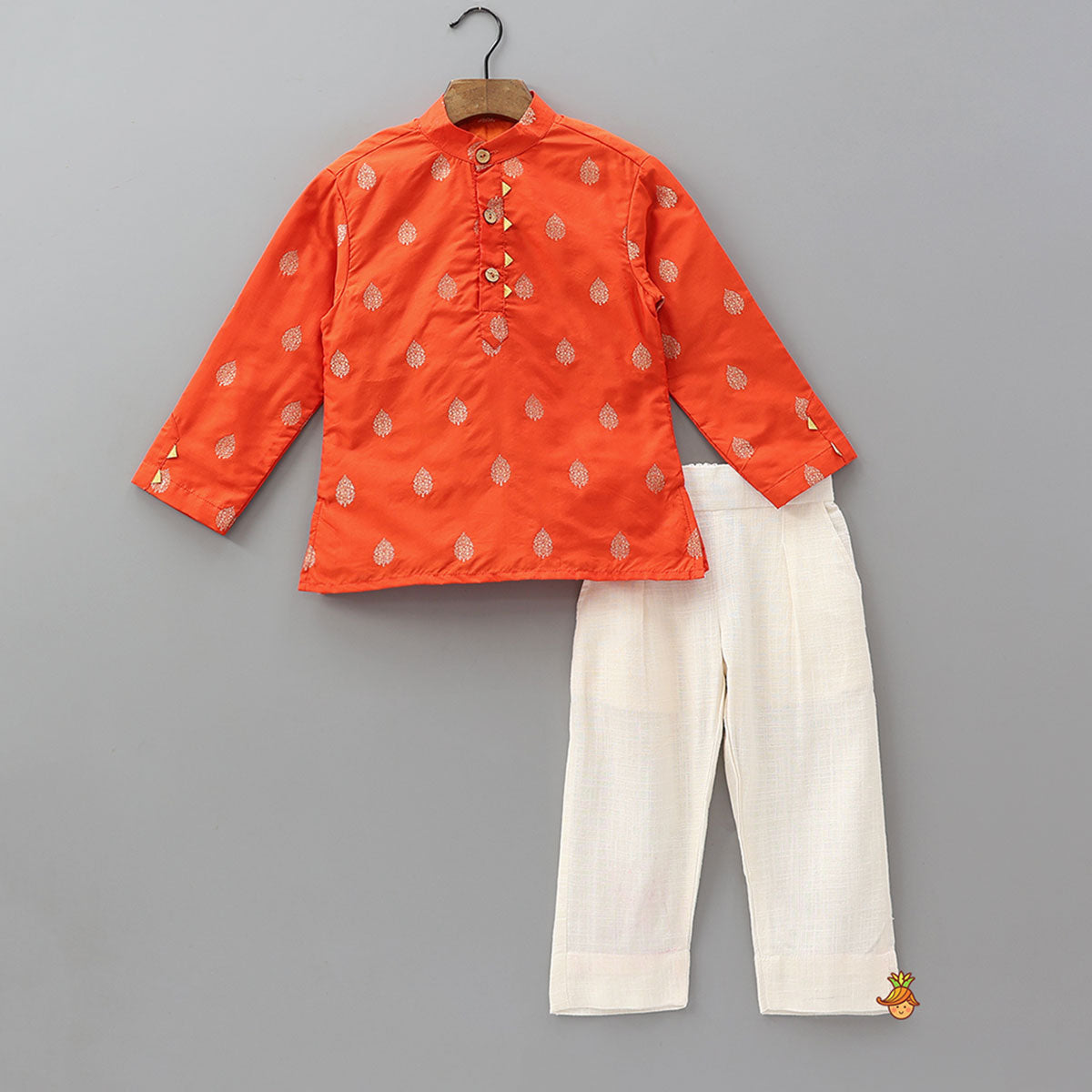 Pre Order: Motif Work Kurta And Pocket Detail Pyjama