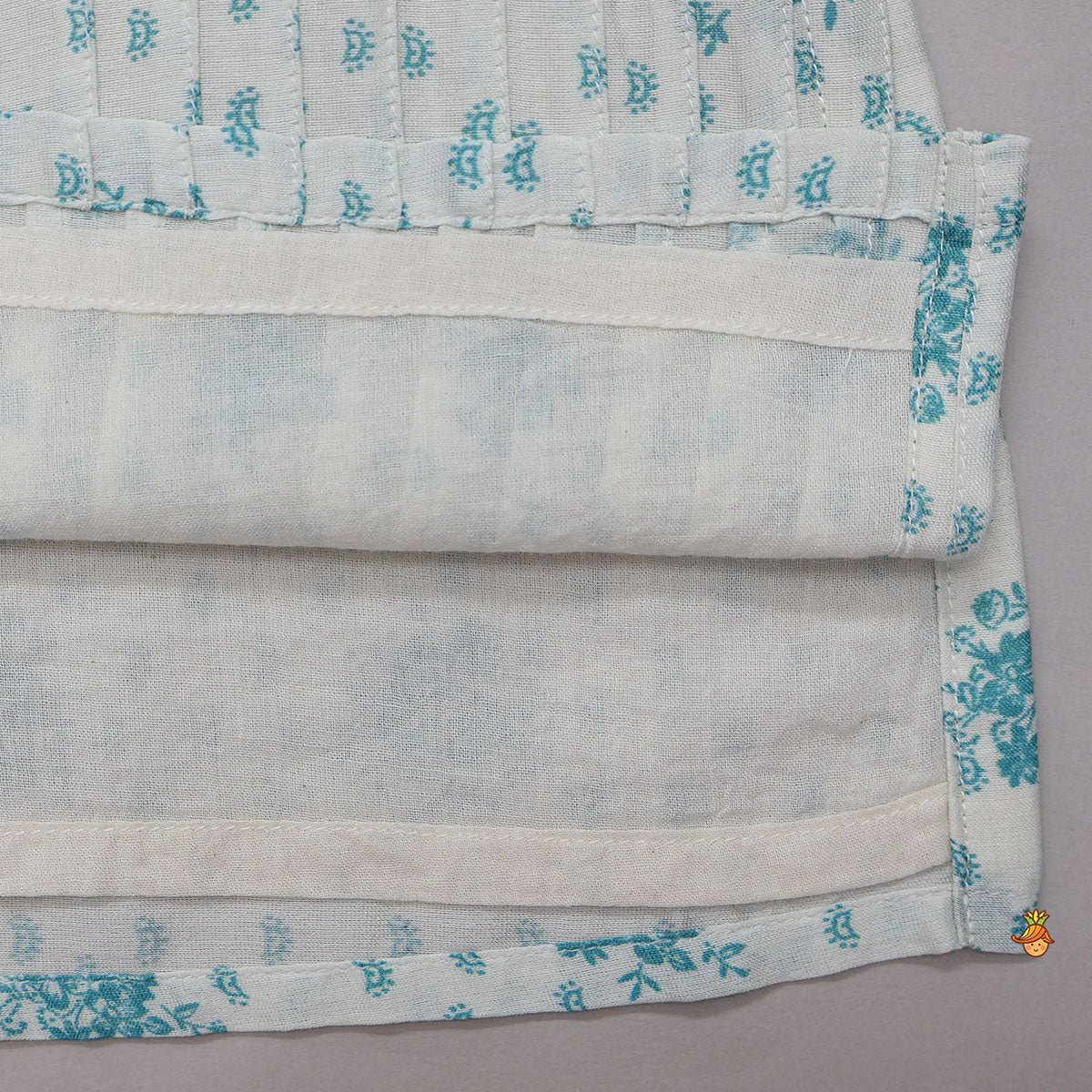 Pre Order: Pin Tuck Detailed Printed Traditional Kurta And Pyjama