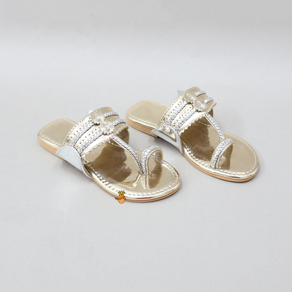 Dual Tone Kolhapuri Flats