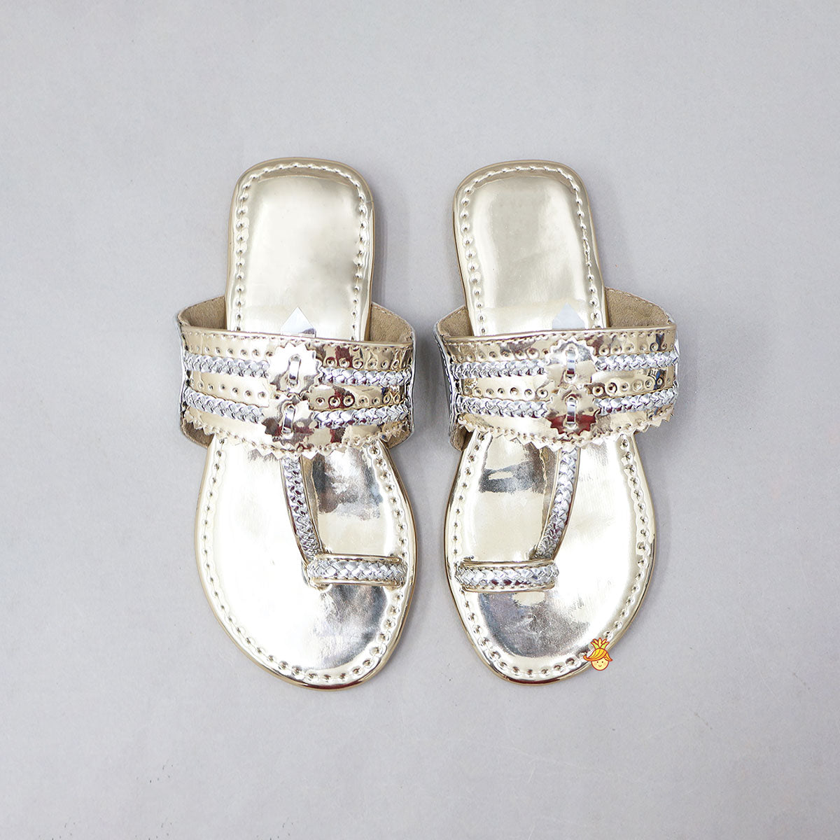 Dual Tone Kolhapuri Flats