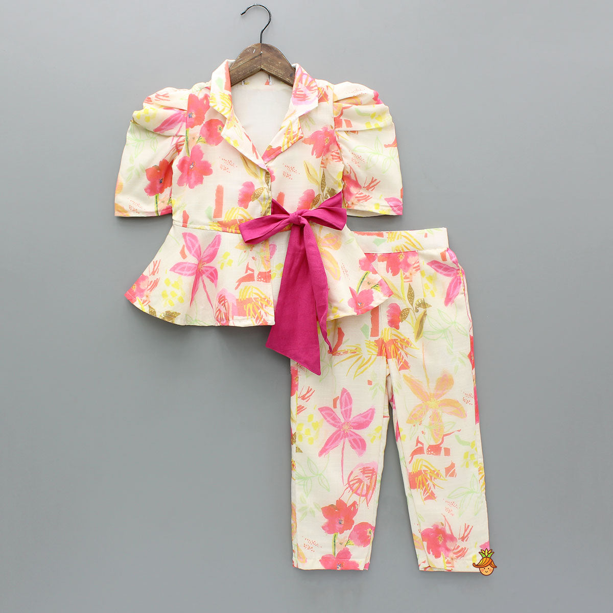 Pre Order: Puff Sleeves Printed Top And Dual Pocket Detail Pant