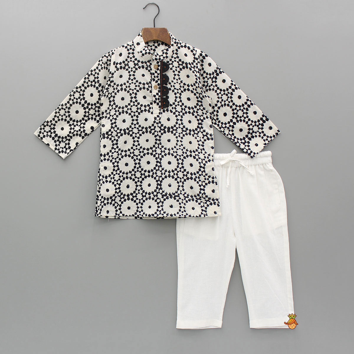 Pre Order: Printed Black And White Kurta With Pyjama