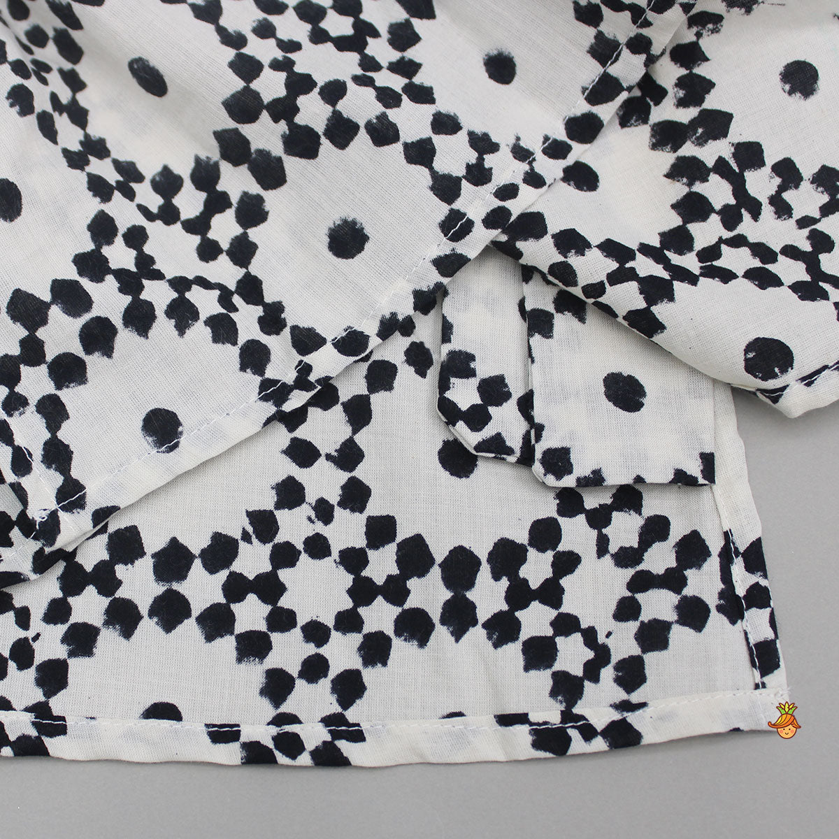 Pre Order: Printed Black And White Kurta With Pyjama