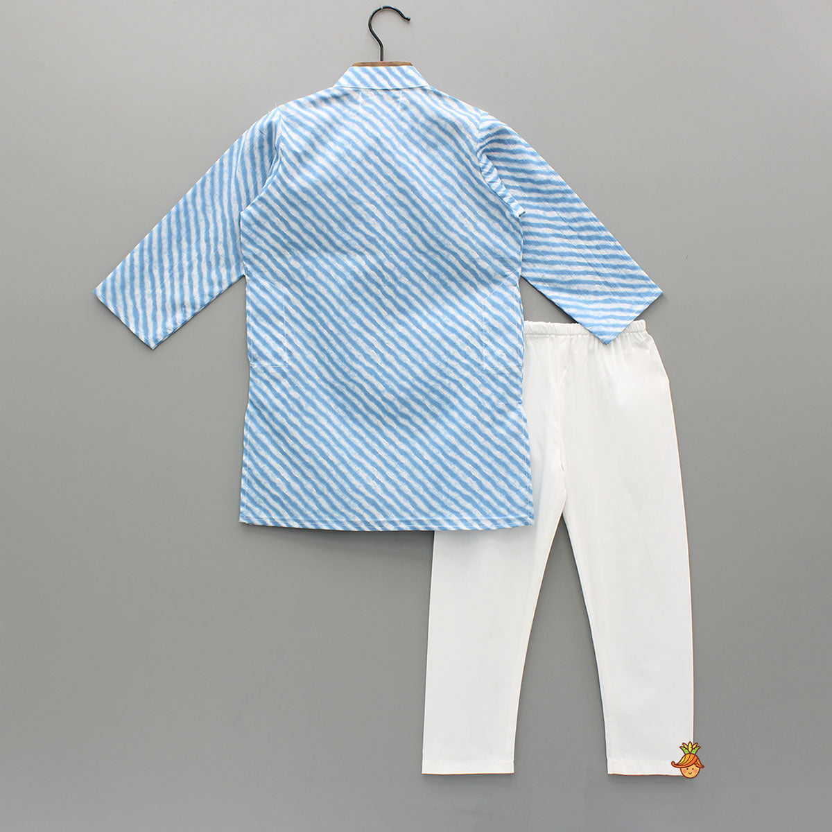 Leheriya Printed Mandarin Collar Kurta With White Pyjama