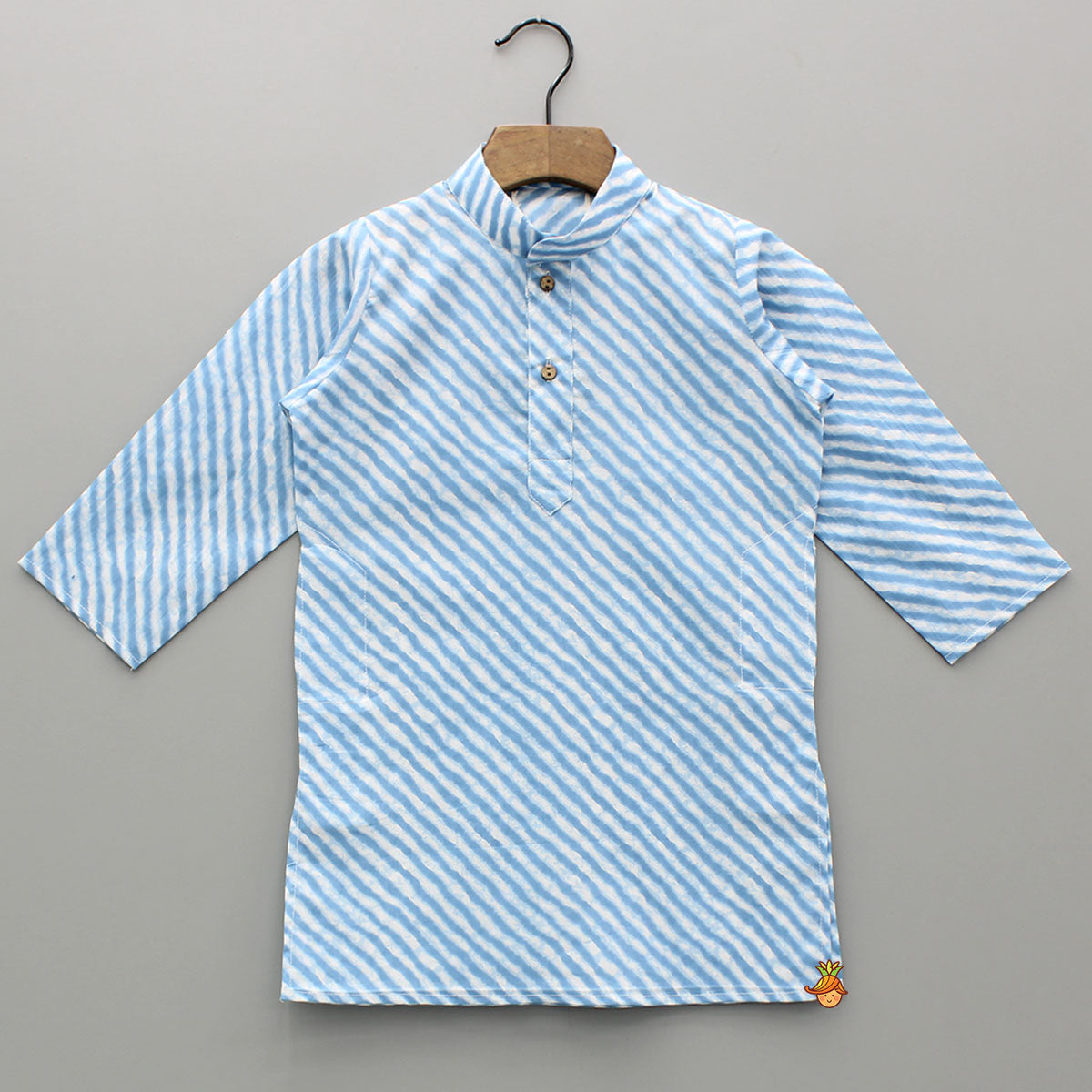 Leheriya Printed Mandarin Collar Kurta With White Pyjama
