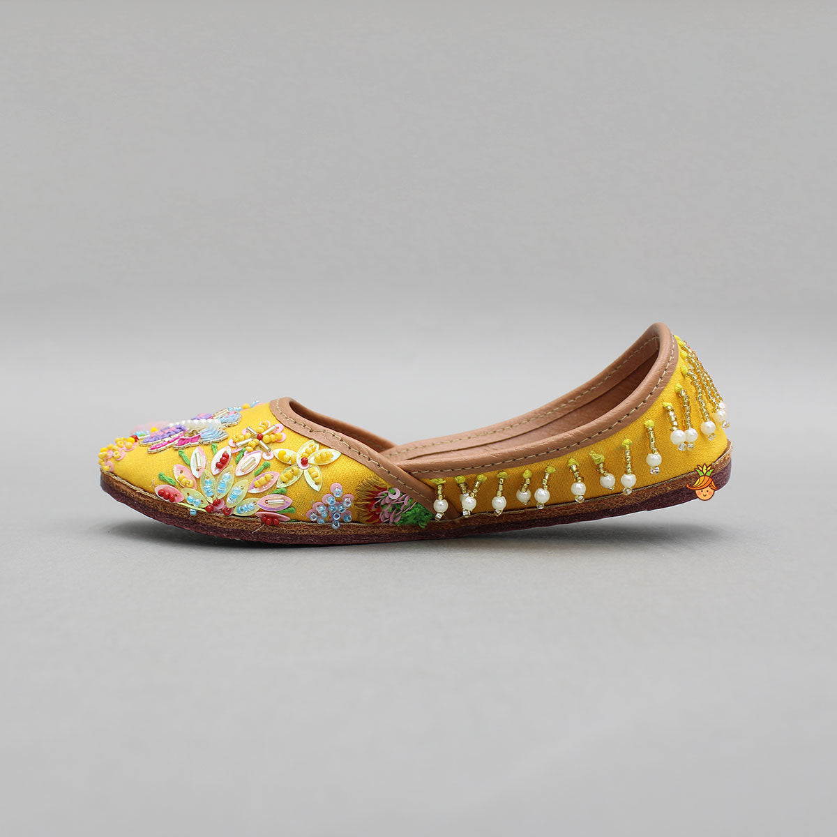 Embroidered Adorable Yellow Jutti