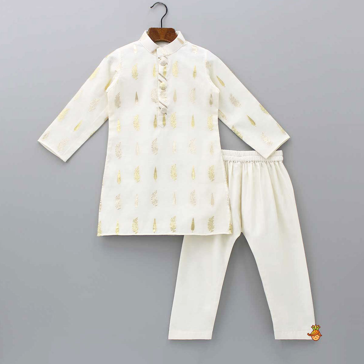 Pre Order: Chanderi Embroidered Ivory Kurta And Pyjama