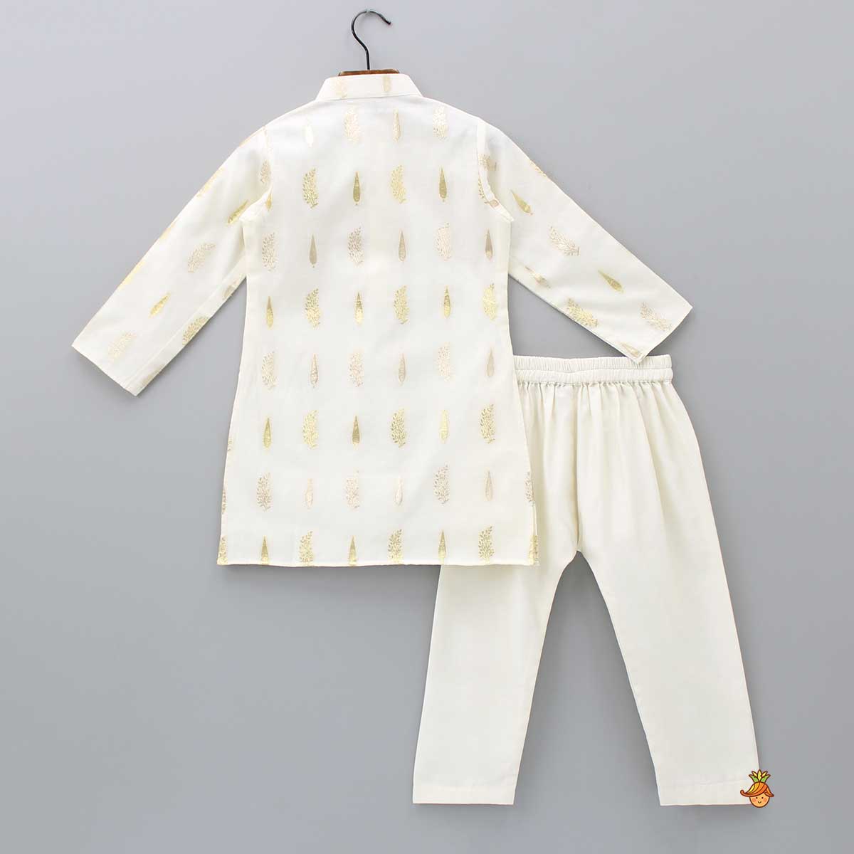 Pre Order: Chanderi Embroidered Ivory Kurta And Pyjama