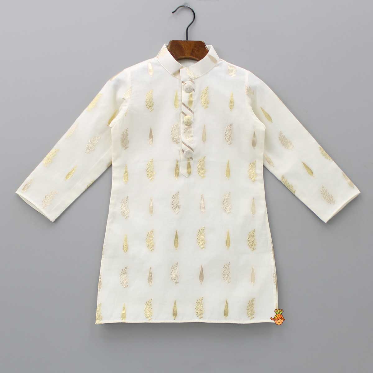 Pre Order: Chanderi Embroidered Ivory Kurta And Pyjama